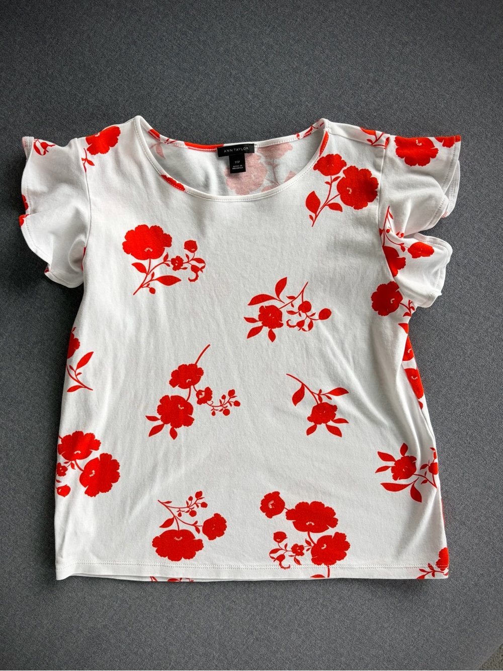 Ann Taylor Petite Red & White Floral Cotton Top with Flutter Short Sleeves | XSP